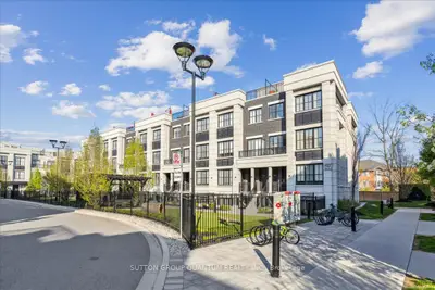 652 Cricklewood Drive 220, Mississauga, On L5g 0b7