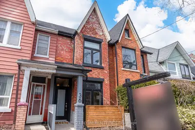 36 Golden Avenue, Toronto W01, On M6r 2j4