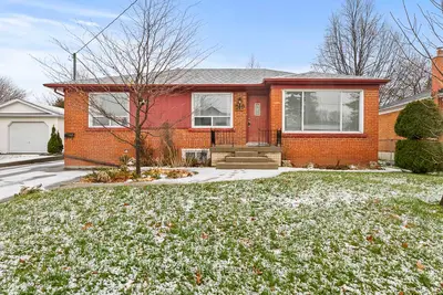 249 Southview Road Lower, Oakville, On L6k 2p2