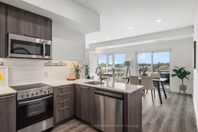 25 Neighbourhood Lane 905, Toronto W07, On M8y 0c3