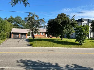 2431 Thorn Lodge Drive, Mississauga, ON L5K 1K8