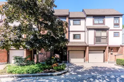 1020 Walden Circle 15, Mississauga, On L5j 4j9