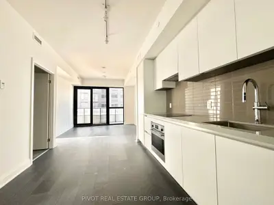 2 Erskine Road 2807, Mississauga, On L5b 0s1