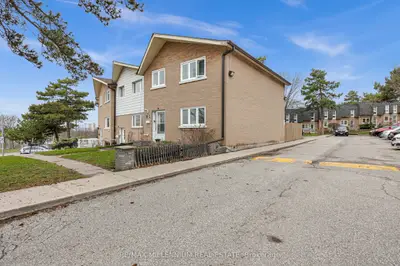 10 Grandravine Drive 5, Toronto W05, On M3j 1b1