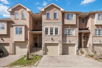 48 Pioneer Avenue, Toronto W04, On M6m 5h5