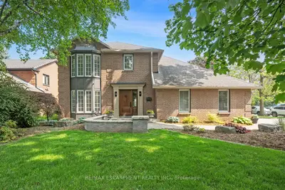 2428 Lakeshore Road, Burlington, On L7r 1c1