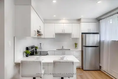 90 Portland Street 6, Toronto W06, On M8y 1a7