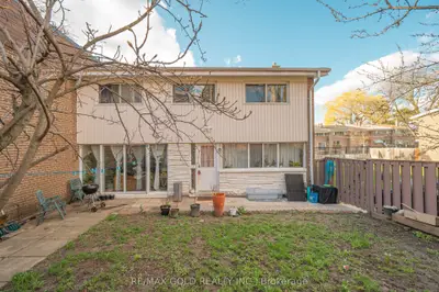 30 Sentinel Road 2, Toronto, On M3m 2y8