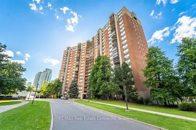 20 Mississauga Valley Boulevard 1204, Mississauga, On L5a 3s1