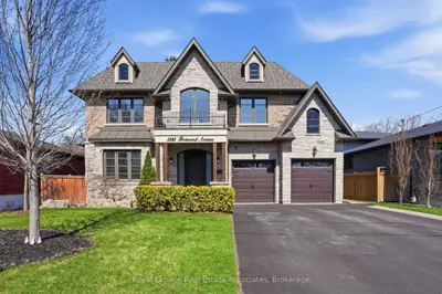 1395 Trotwood Avenue, Mississauga, On L5g 3z7