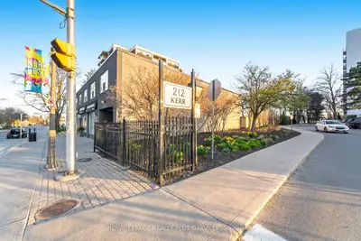 212 Kerr Street 904, Oakville, On L6k 3b1