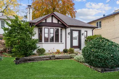 15 Benson Avenue, Mississauga, On L5h 2p3