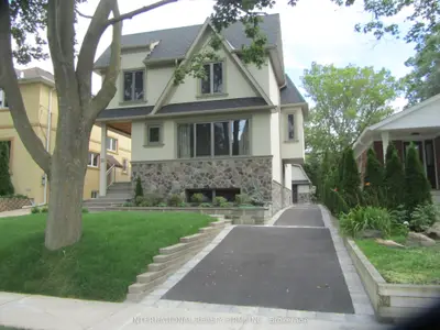 33 Cloverhill Road, Toronto W07, On M8y 1t1
