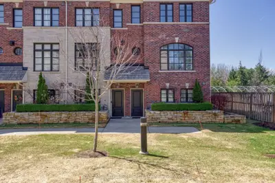 2029 Queensborough Gate, Mississauga, On L5m 0y1