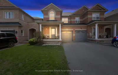 26 Snowberry Crescent, Halton Hills, On L7g 6m4