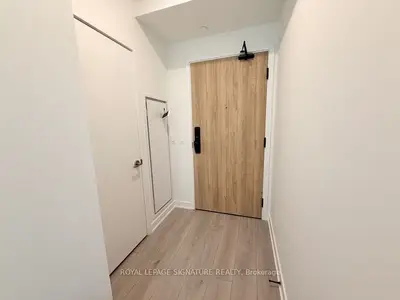 1 Fairview Road 1311, Mississauga, On L5a 0b4