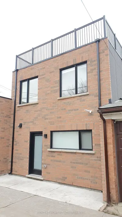 106 Lappin Avenue 5, Toronto W02, On M6h 1y4