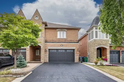 896 Mandolin Place, Mississauga, On L5w 1s1