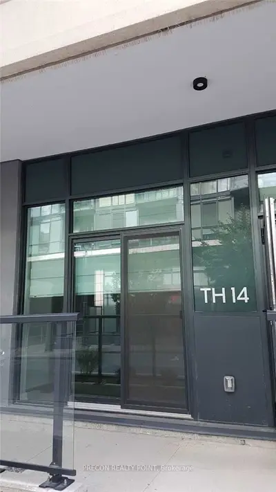 4055 Parkside Village Drive Th14, Mississauga, On L5b 0k8