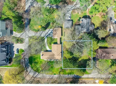 845 Chaucer Avenue, Mississauga, On L5h 2z5