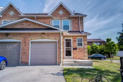 1039 Cedarglen Gate 28, Mississauga, On L5c 3a7