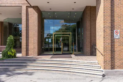 100 Lakeshore Road E 303, Oakville, On L6j 6m9