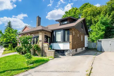2556 Lake Shore Boulevard W Lower, Toronto W06, On M8v 1g1