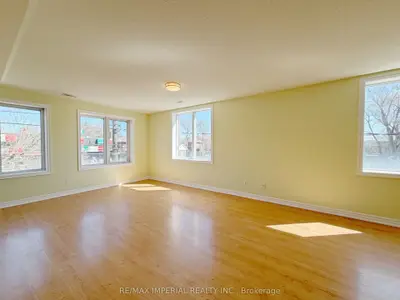 621a The Queensway, Toronto, On M8y 1k4