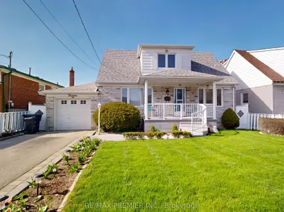 14 Beckett Avenue, Toronto W04, On M6l 2b1