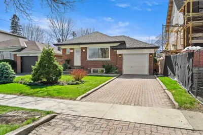 136 Lothian Avenue, Toronto W07, On M8z 4l4