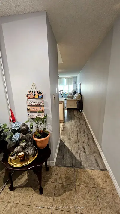 335 Rathburn Road W 1501, Mississauga, On L5b 0c8