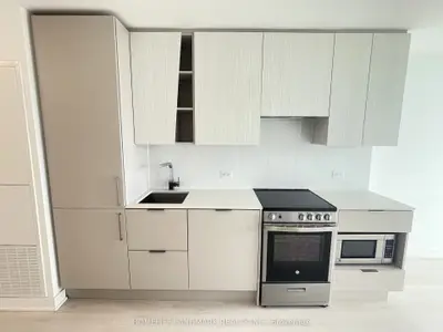 3900 Confederation Parkway 2812, Mississauga, On L5b 0m3