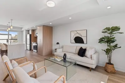 15 Acorn Avenue Unit 4, Toronto W08, On M9b 3p7