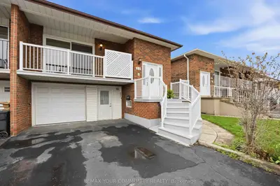 30 John Lindsay Court, Toronto W05, On M3l 2k1