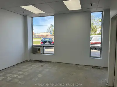 9 Royalcrest Road 6-7, Toronto, On M9v 2l6