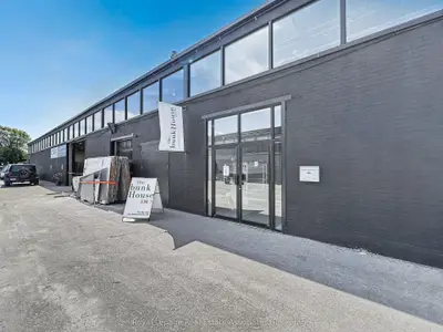 136 Tycos Drive Unit 4, Toronto, On M6b 1w8