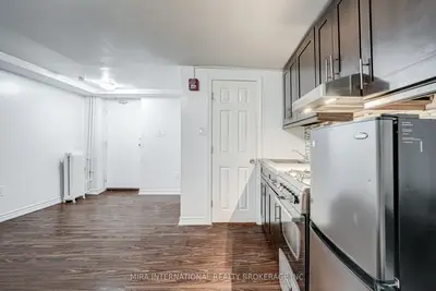 70 Melbourne Avenue B1a, Toronto W01, On M6k 1k7