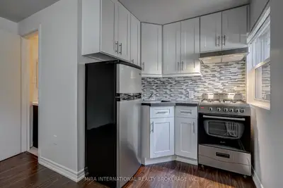 70 Melbourne Avenue 105, Toronto W01, On M6k 1k7