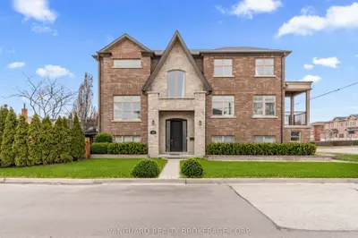 106 St. George Street, Toronto W06, On M8z 3y7