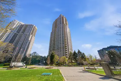 25 Kingsbridge Garden Circle 1116, Mississauga, On L5r 4b1