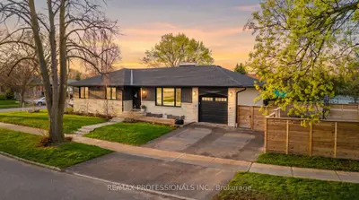 2 Tewsley Place, Toronto W09, On M9p 1n7