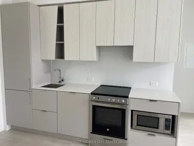 3883 Quartz Road 612, Mississauga, On L5b 0m4