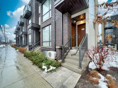 26 Fieldway Road 35, Toronto W08, On M8z 0e3
