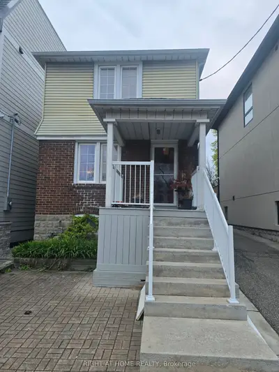 602 Ridelle Avenue, Toronto W04, On M6b 1k9