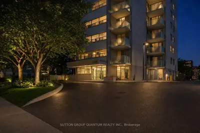 2345 Confederation Parkway 802, Mississauga, On L5b 2h3