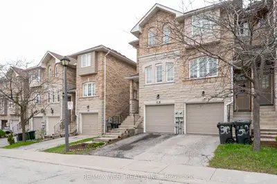 28 Shining Star Crescent, Toronto, On M6m 5l6