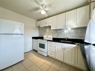 2696 Lake Shore Boulevard W 16, Toronto W06, On M8v 1g8