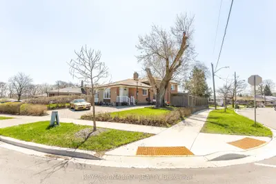 16 Gambello Crescent, Toronto, On M3j 1w3