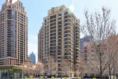350 Princess Royal Drive 703, Mississauga, On L5b 4n1
