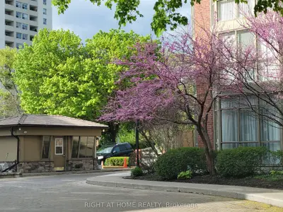 22 Southport Street 332, Toronto W01, On M6s 4y9